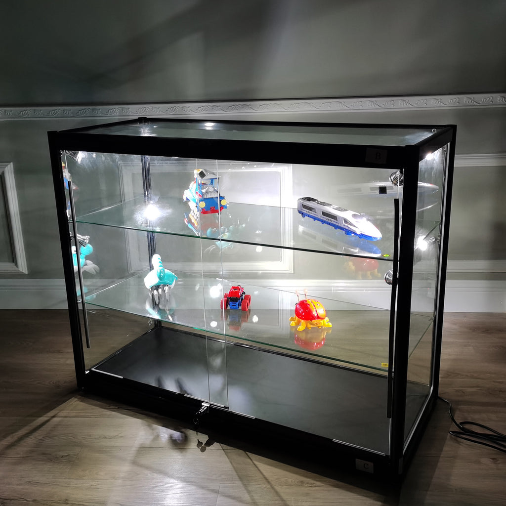 Corner display case (lights up) - 62W 24D 40T (with keys) - Bodnarus  Auctioneering